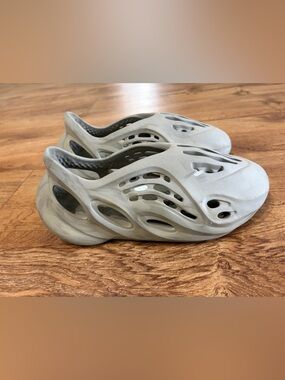 ADIDAS YEEZY FOAM RUNNER